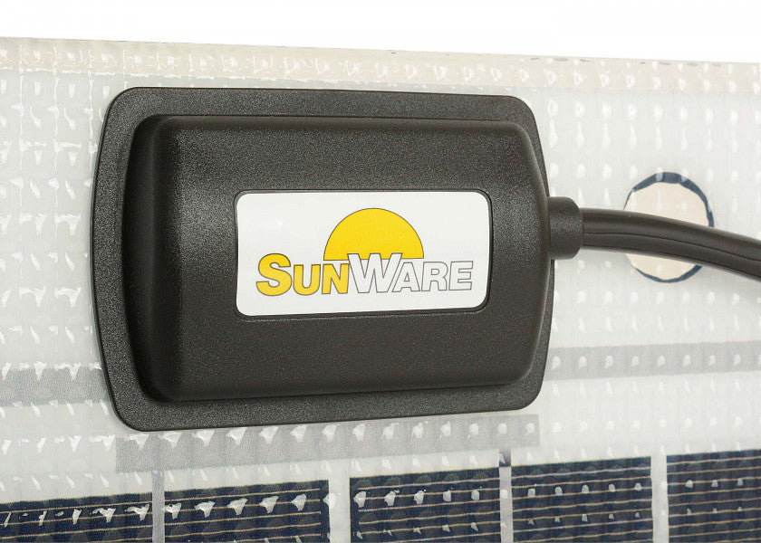 Montert Semifleksibelt solcellepanel 15 W 468 x 243 mm 12V - SUNWARE på båt
