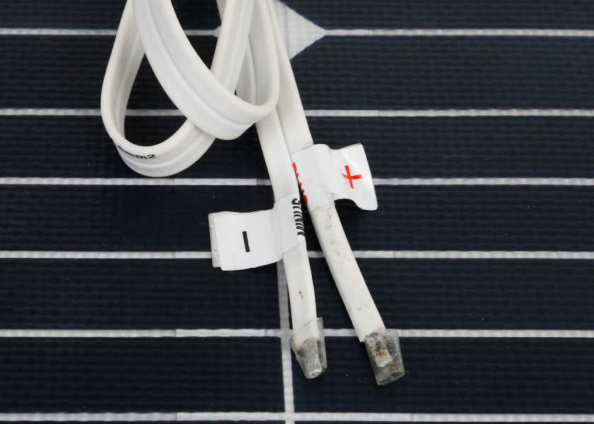 Detaljbilde av Semifleksibelt solcellepanel TOUGH 78 W flush