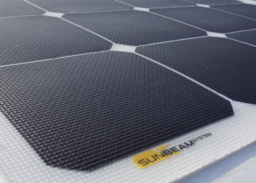 Semifleksibelt solcellepanel TOUGH+ 82 W flush detalj