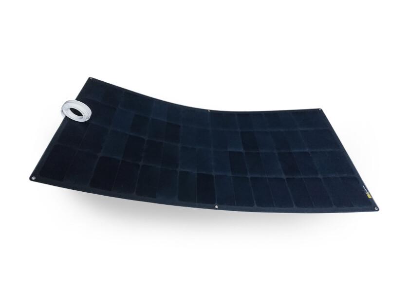 Semifleksibelt solcellepanel TOUGH BLACK 111 W flush montert på båt