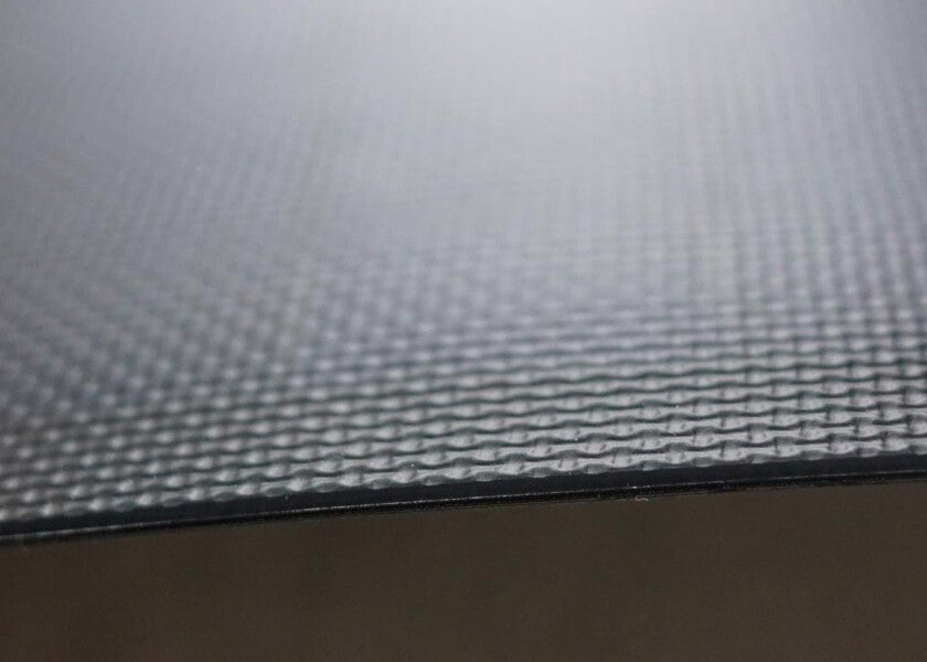 Semifleksibelt solcellepanel TOUGH BLACK 55 W flush kabeldetalj