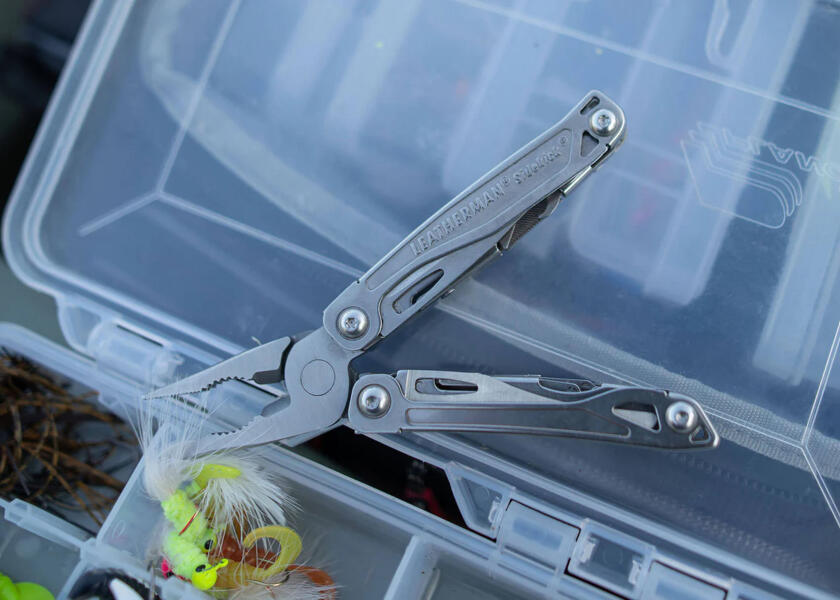 SIDEKICK multitool 420HC knivblad - Leatherman nærbilde av tang