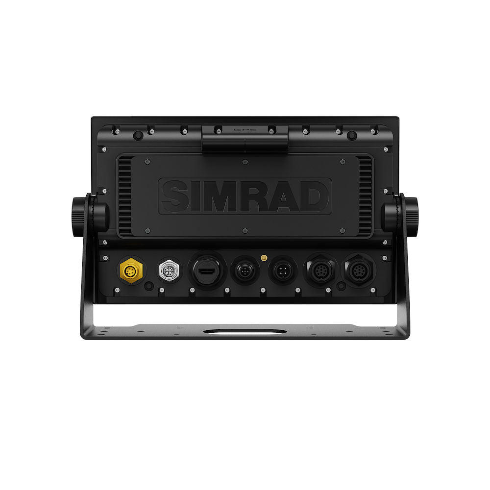 Simrad NSS4 kartplotter 10" 8-kjerners prosessor i bruk