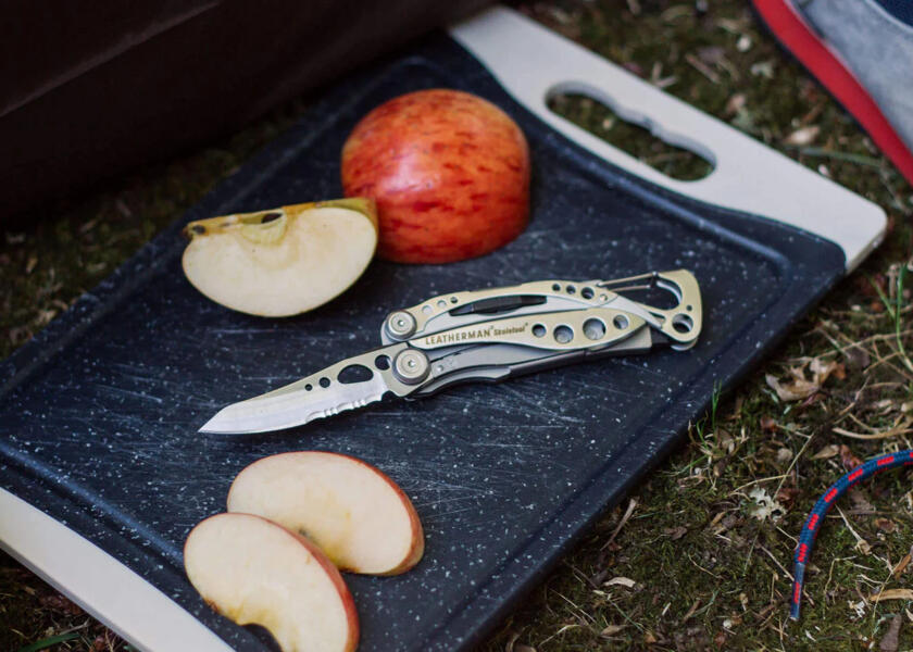 SKELETOOL multitool 420HC knivblad med karabinkrok bakside