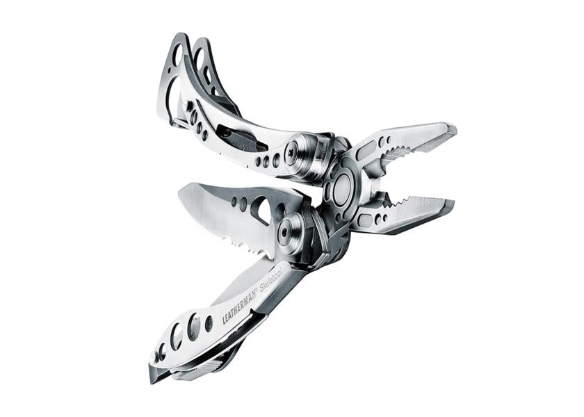 SKELETOOL multitool 420HC knivblad med karabinkrok montert på belte