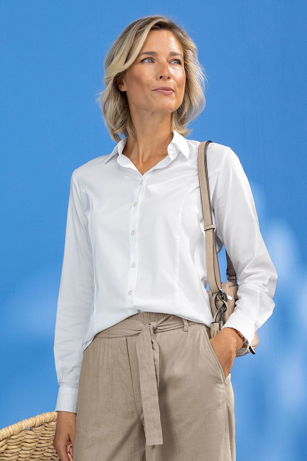 Skjortebluse for dame elastisk kvalitet - Anna Larssen forfra