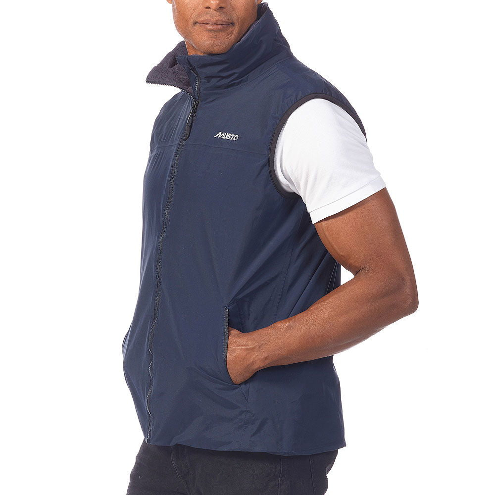 Nærbilde av polartec fleecefôr i Snug 2.0 vest resirkulert polyamid med Polartec fleecefôr