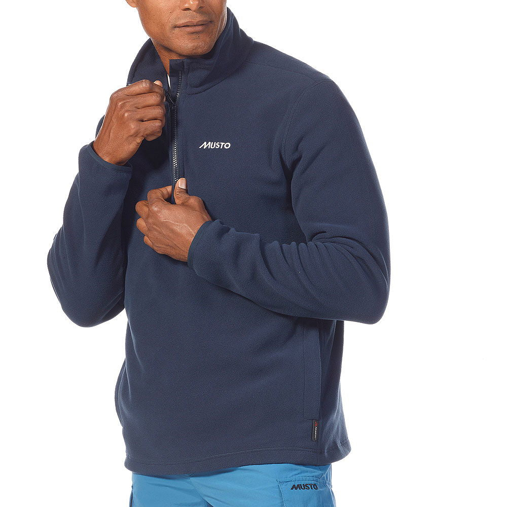 Detalj av Snug Fleece 2.0 Polartec resirkulert polyester med glidelås mansjett