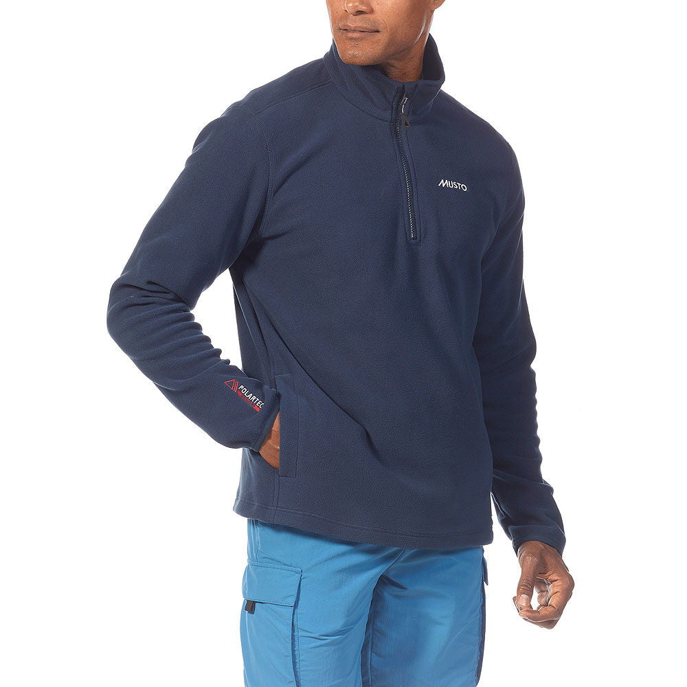 Snug Fleece 2.0 Polartec resirkulert polyester med glidelås på modell