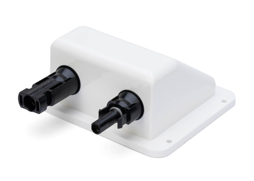 Visning av PWM-regulator i Solcellepakke komplett sett 100 W med PWM-regulator og dekksgjennomføring