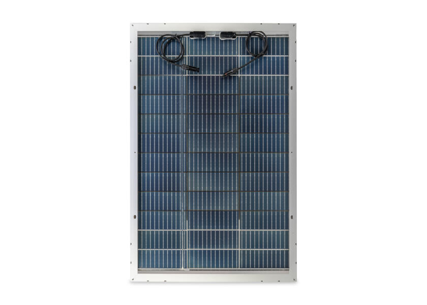 Detalj av solcellemodul i Solcellepakke komplett sett 2x 195 W med MPPT laderegulator og dekksgjennomføring