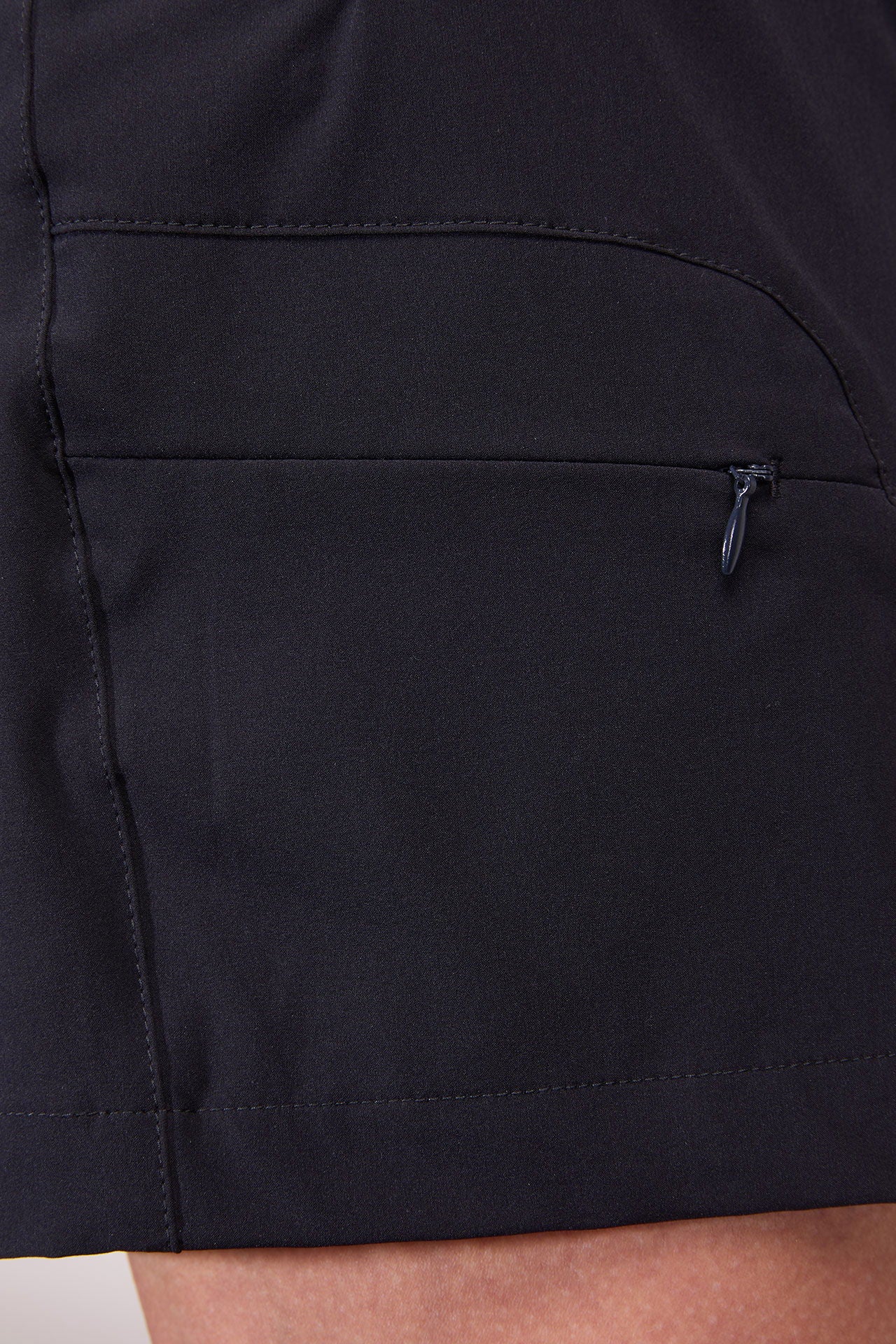 Stretch bermudashorts dame 4-veis stretch Vask og Gå stoffstruktur