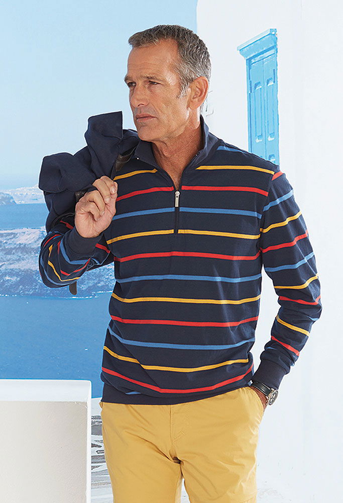 Detalj av stripet sweater i single jersey med maritimt mønster