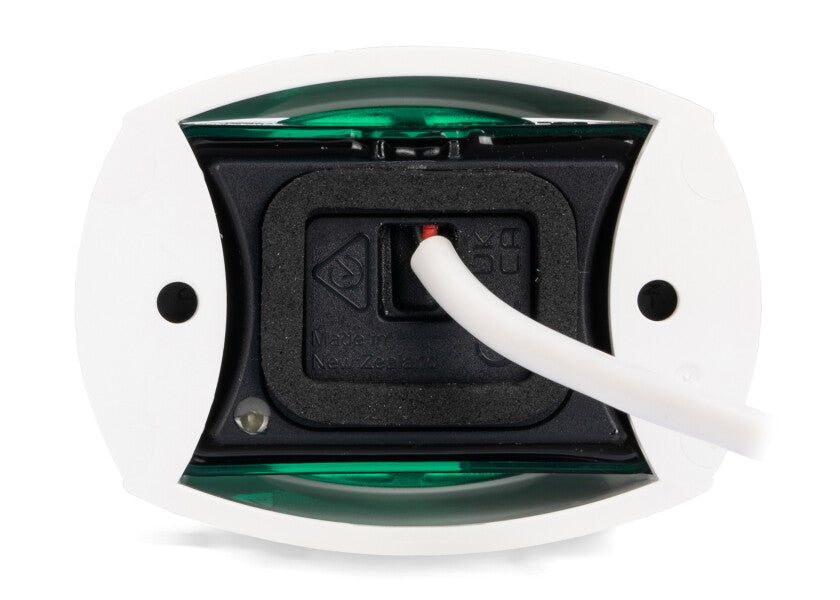 Nærbilde av LED-lys i Styrbordlanterne NaviLED Compact hvit LED 12/24V - Hella Marine