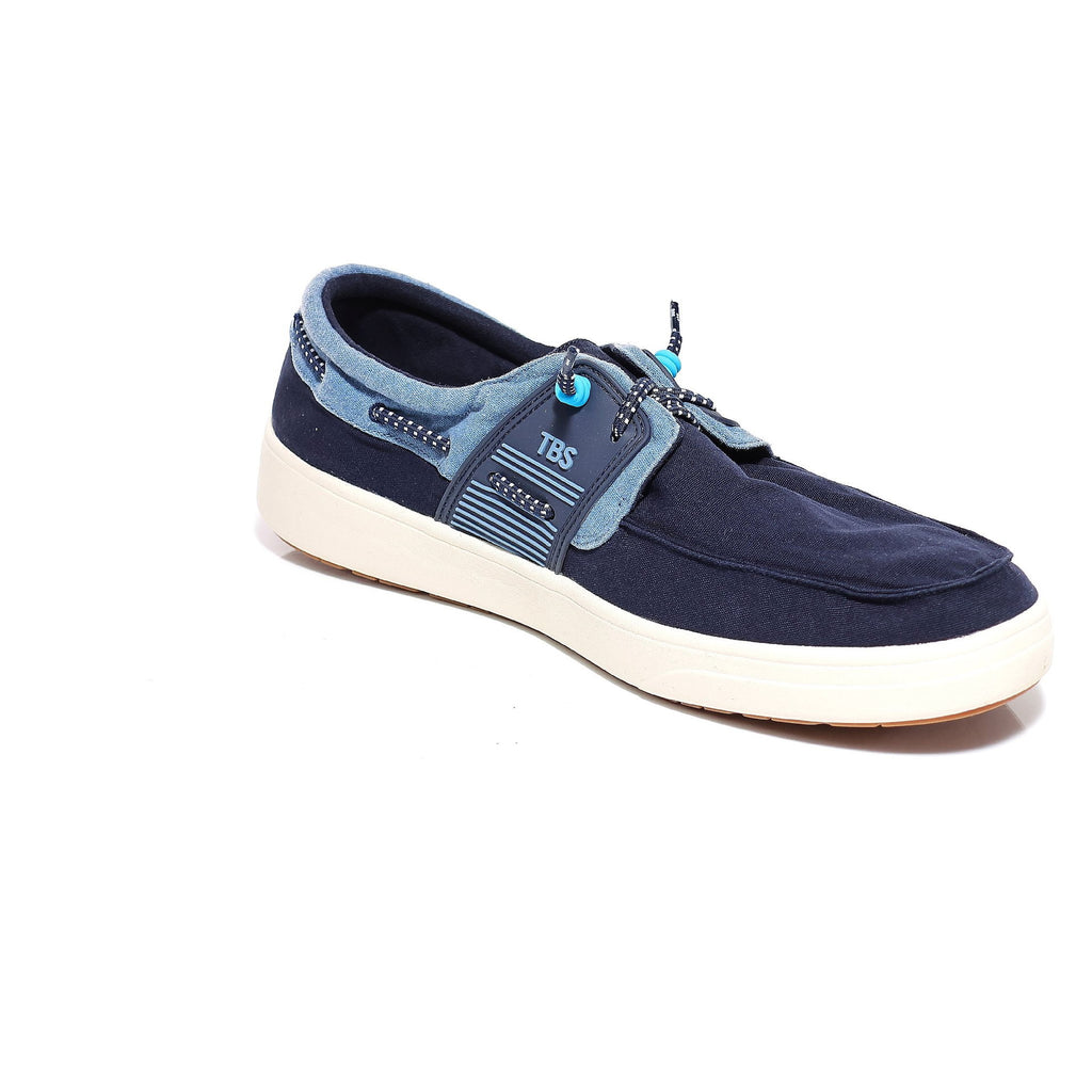 Nærbilde av elastiske snøringer på TBS Geoboat canvas sneaker med slip-on design