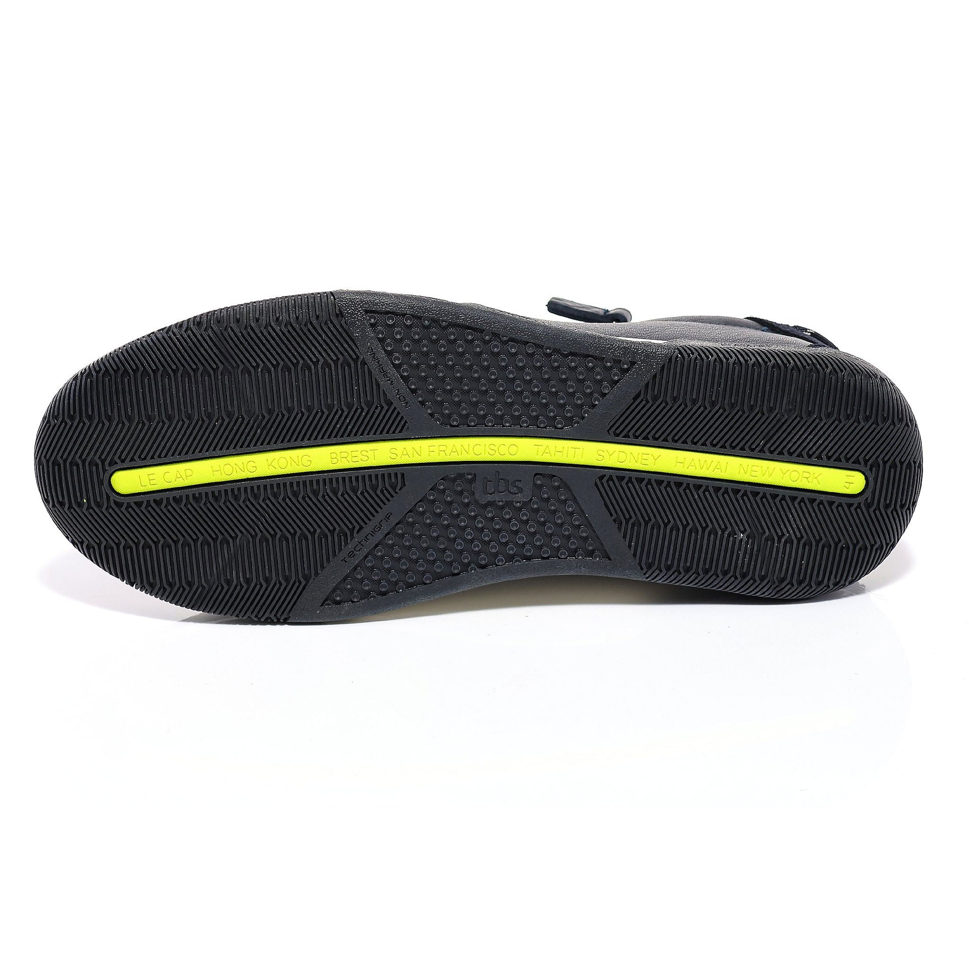 TBS Zipp sneaker nubuklær med TechniGrip-såle på fot