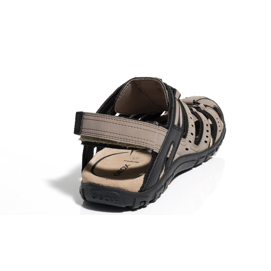 Trekkingsandal pustende nubukk sklisikker såle detalj