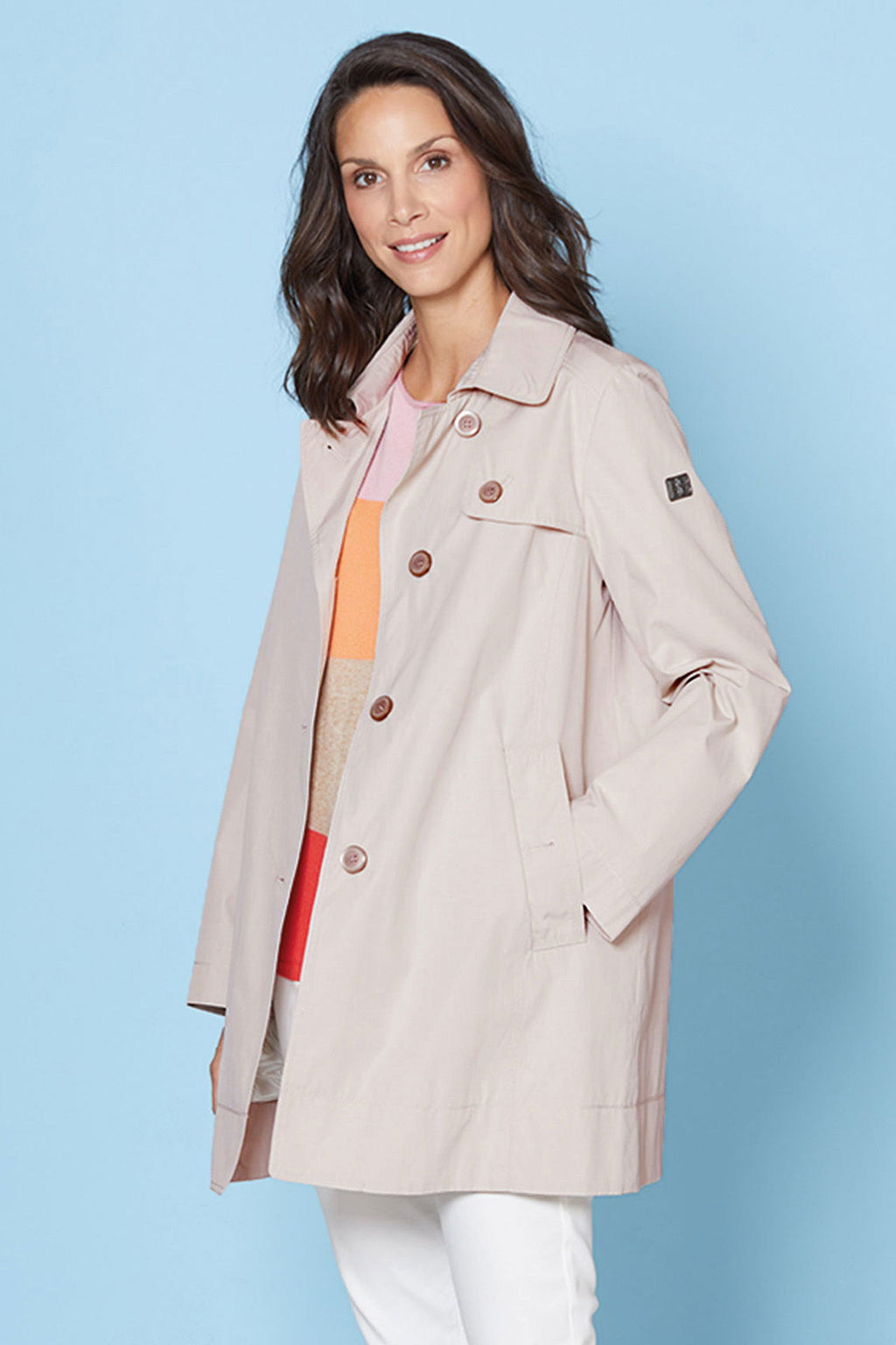 Nærbilde av skulderklaff på Trench-cabanjacke for damer polyester/bomull