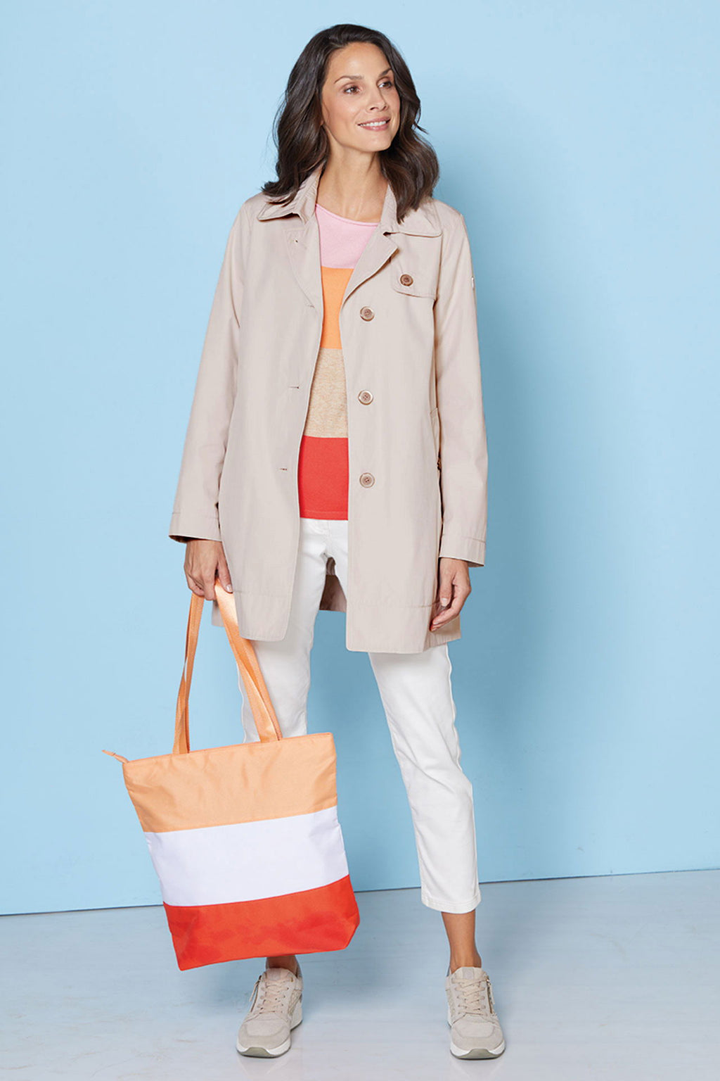 Trench-cabanjacke for damer polyester/bomull montert på modell