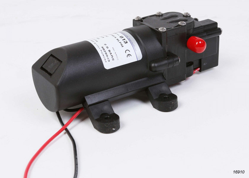 Montert Trykkvannspumpe marin 12V 3,8 l/min selvsugende 10 mm - SHURFLO i båt
