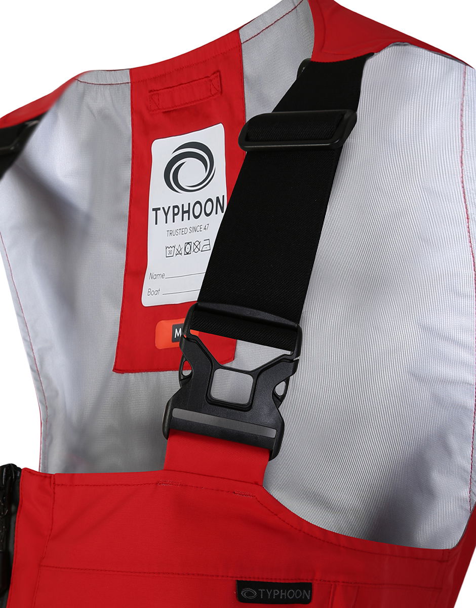 Detalj av refleksdetaljer på Typhoon TX-3+ Offshore seilerbukse 3-lags