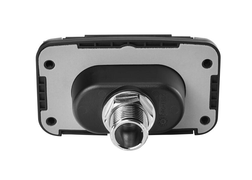 Ventura utendørsdusj med Quick-Connect IP68 SCANSTRUT montert om bord