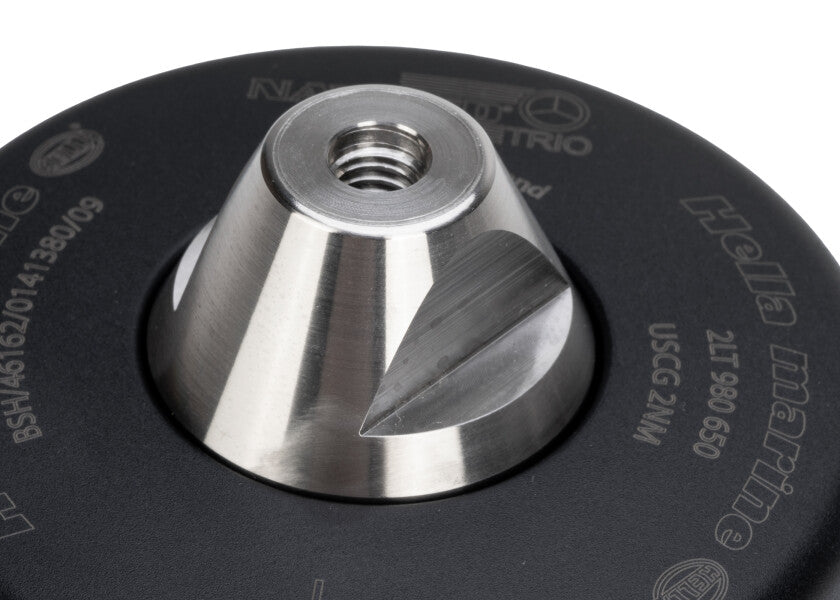 Detalj av Windex-adapter for NaviLED TRIO mastetopp lanterne - Hella Marine