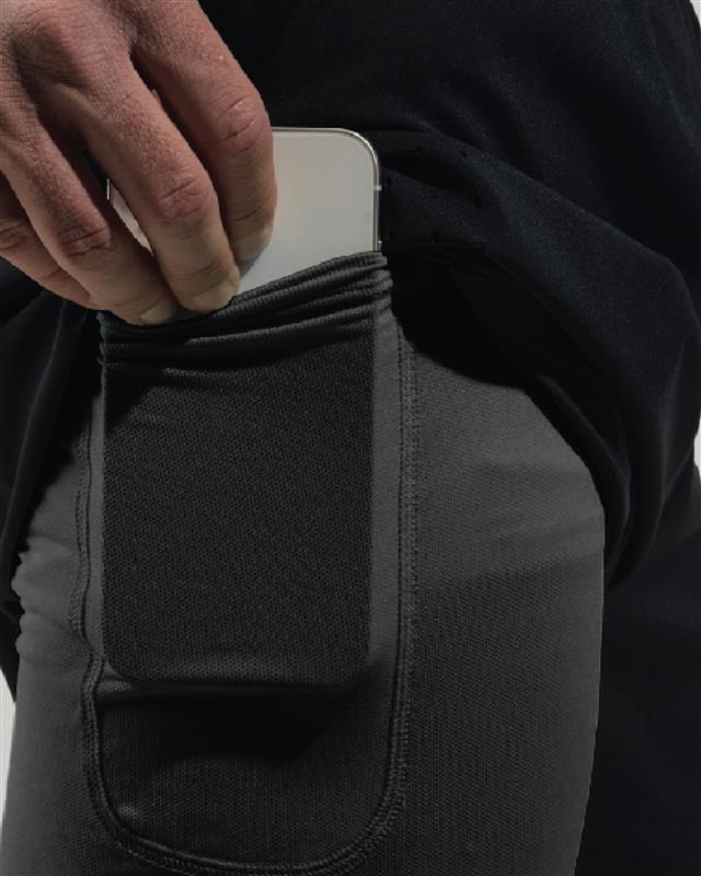 Detalj av Zeroweight 2-i-1-shorts resirkulert polyamid stoff