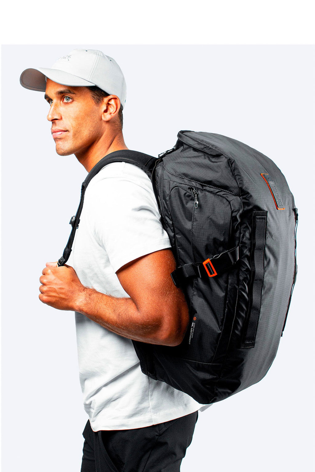 Zhik 30 L Backpack ryggsekk montert på rygg